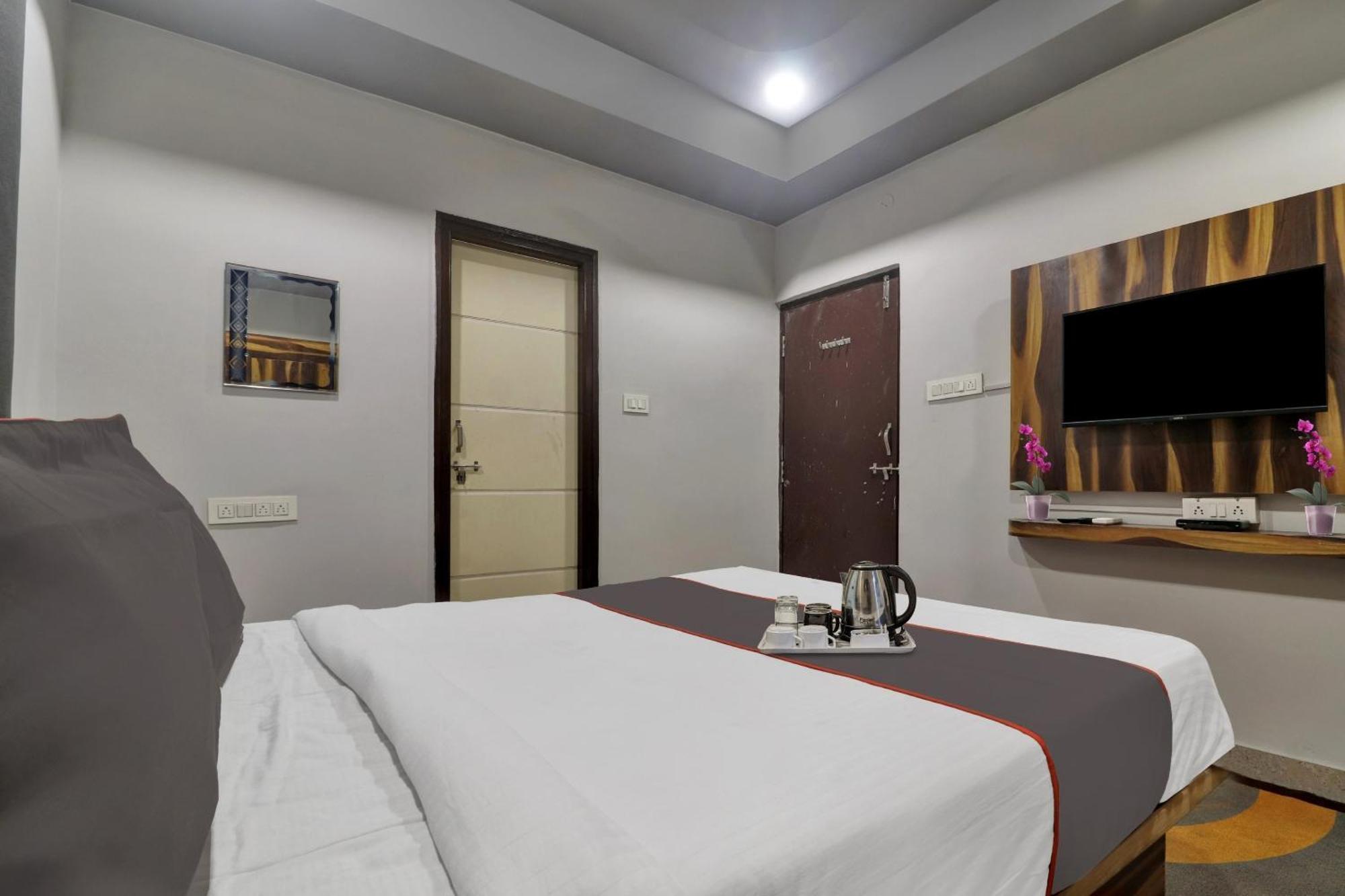 Hotel Super Townhouse Rcc Blizz Kondapur  Zewnętrze zdjęcie