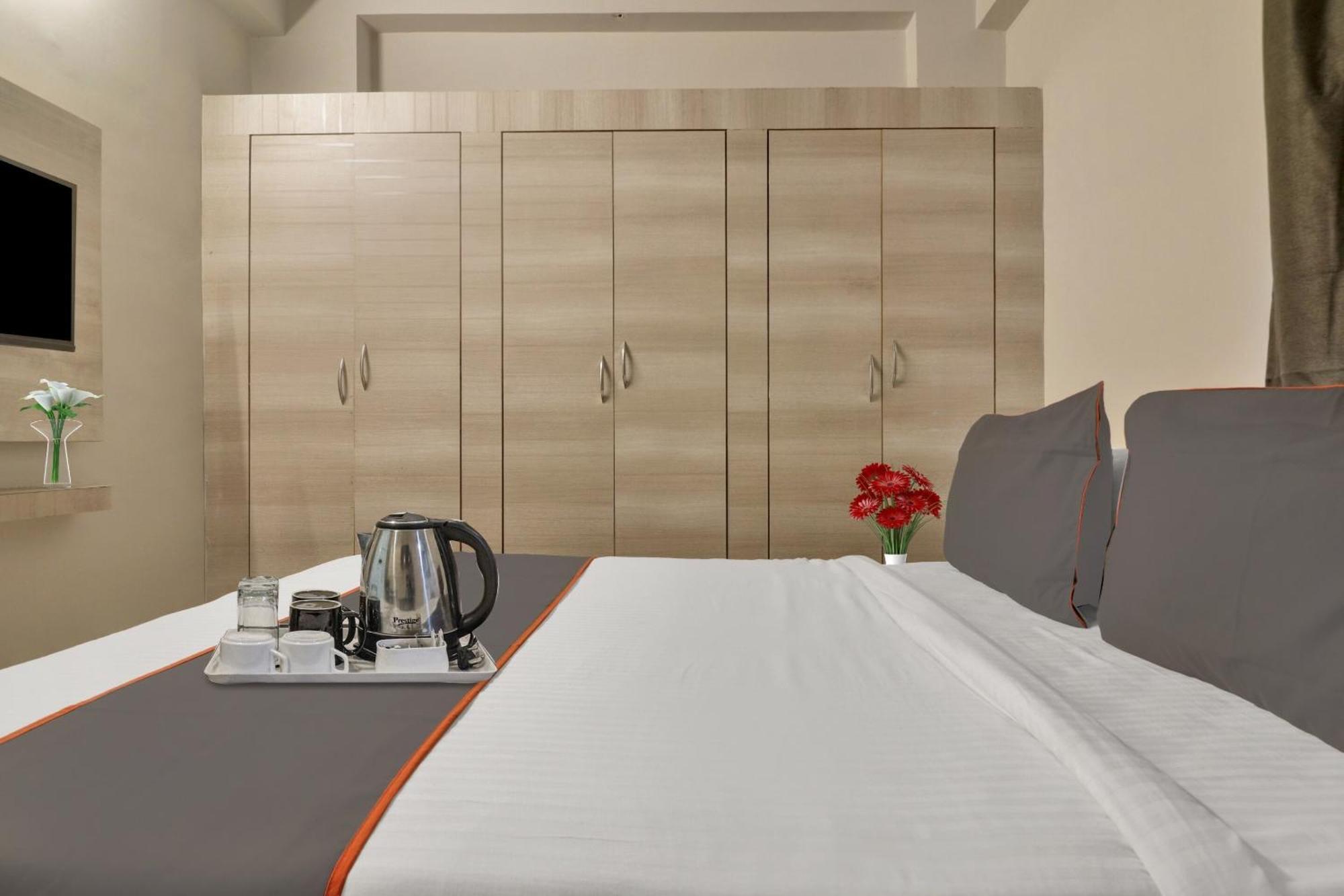Hotel Super Townhouse Rcc Blizz Kondapur  Zewnętrze zdjęcie